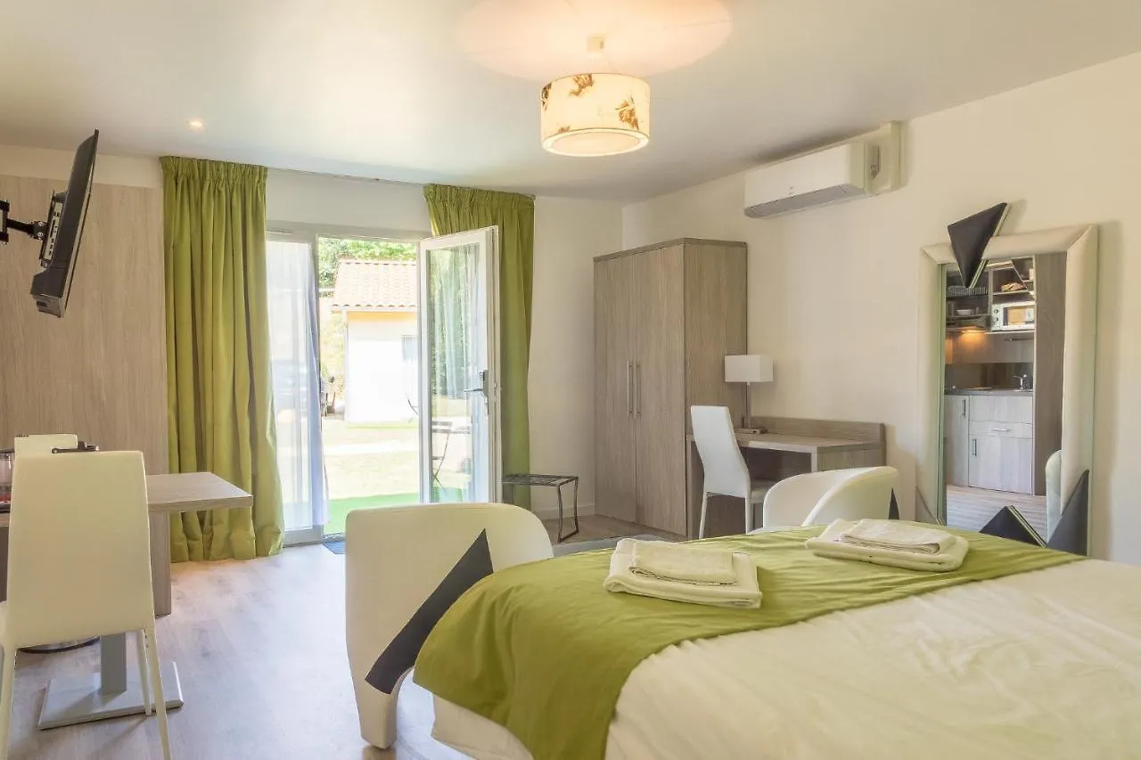 Hotel Domaine Des Pierres Dorees Ternand